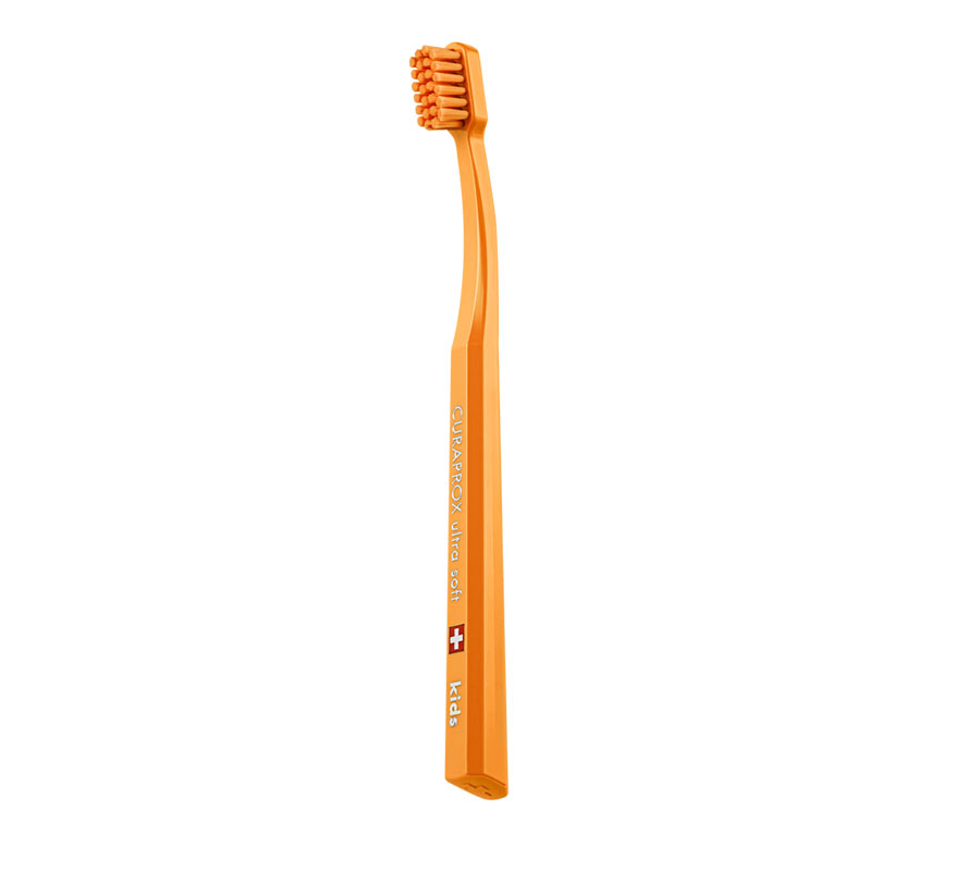 Набор зубных щеток Curaprox Kids 5500 Ultra Soft (3 шт.), (оранжевая, красная, зеленая)